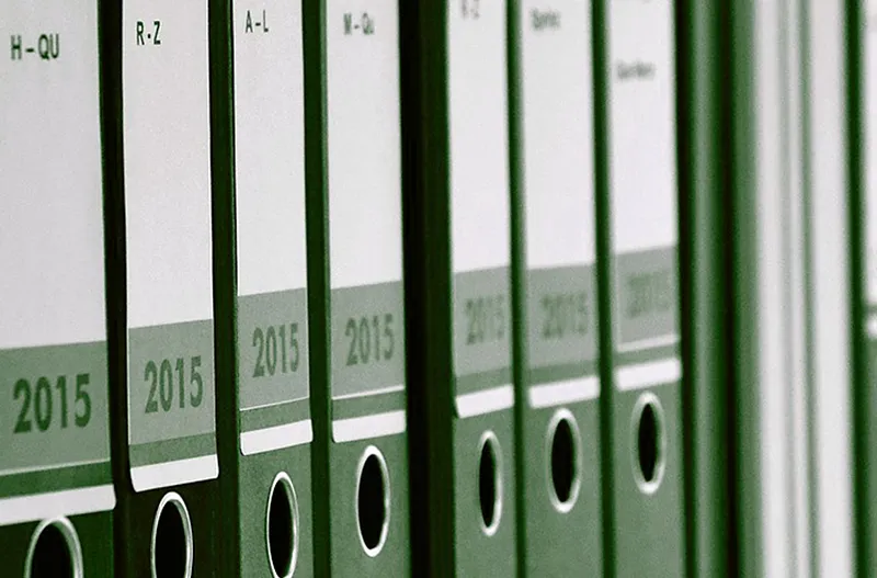 Teczki pracownicze – co powinny zawierać zgodnie z przepisami?